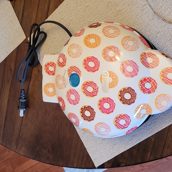 DASH Mini Donut maker - Picture 2 of 12